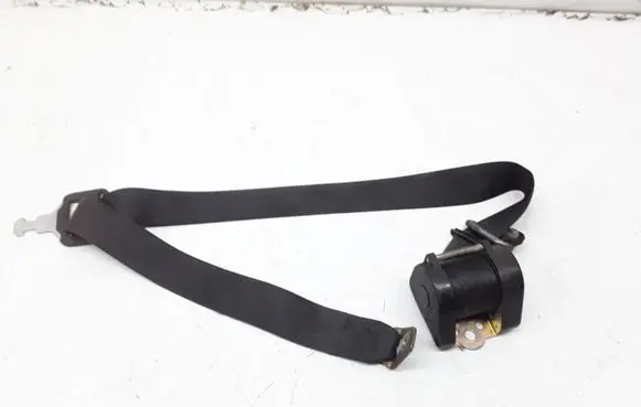 Mercedes-Benz 200 300 W123 Rear seatbelt