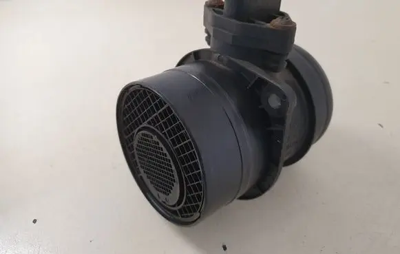 Skoda Octavia Mk2 (1Z) Mass air flow meter 074906461B
