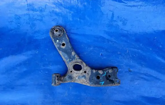 Toyota Verso Front lower control arm/wishbone