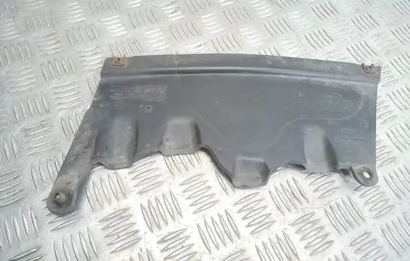 BMW 1 E82 E88 Rear bumper underbody cover/under tray 7183874
