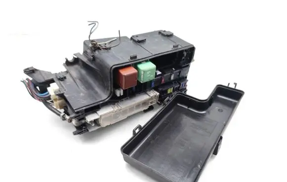 Toyota Hilux (AN10, AN20, AN30) Fuse module 826620K050