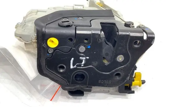Audi A4 S4 B8 8K Rear door lock 8K0839015