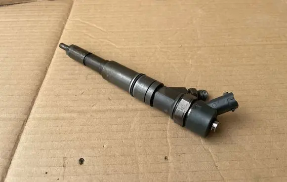 BMW 5 E39 Fuel injector 0445110048