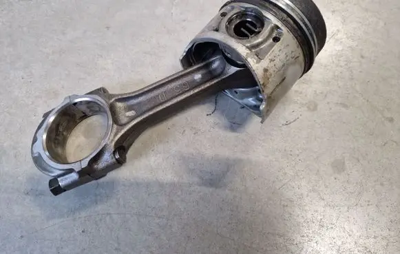 Mitsubishi Pajero Sport I Piston with connecting rod