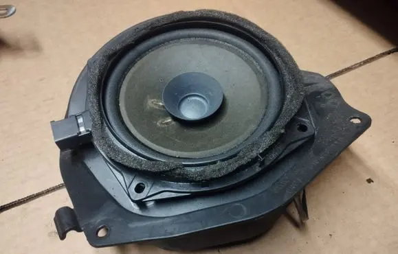 Chrysler Sebring (ST-22 - JR) Front door speaker MR318618
