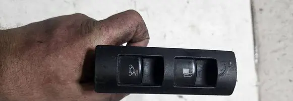 Volkswagen New Beetle Fuel tank opening switch 1C1959551 1C1959515