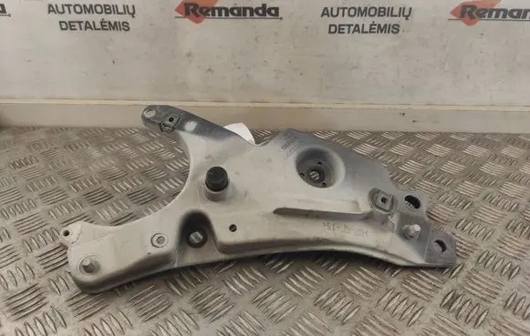 Volvo S90, V90 Fender mounting bracket 31378985
