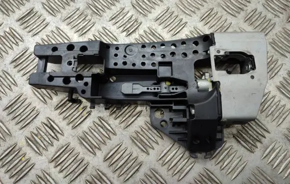 Audi A1 Front door exterior handle/bracket 