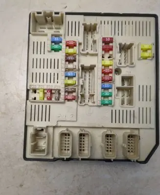 Renault Megane II Fuse module 284B68372R 9634404105 519339501