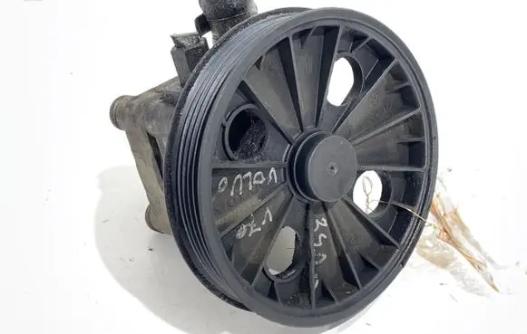 Volvo S60 Power steering pump 8683376