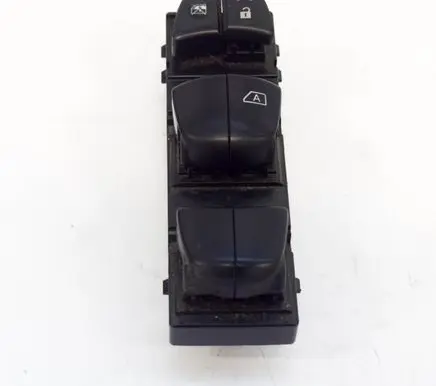 Nissan Qashqai Electric window control switch