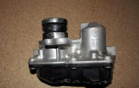 Nissan X-Trail T32 EGR valve 147101478R