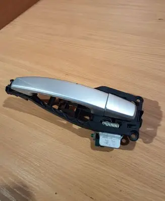 Opel Zafira B Front door exterior handle 24463524