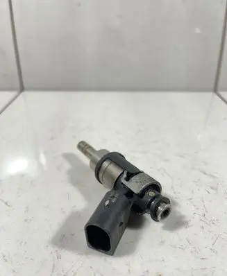 Audi A3 S3 8P Fuel injector 0261500 06F906