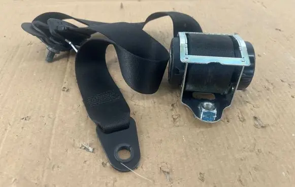 Mini Cooper Countryman R60 Front seatbelt 617059800B 110704