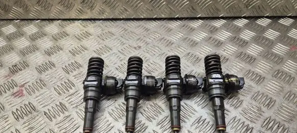 Volkswagen Golf V Fuel injectors set 038130073BN