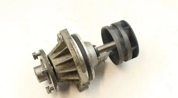 BMW 3 E92 E93 Water pump 7838201