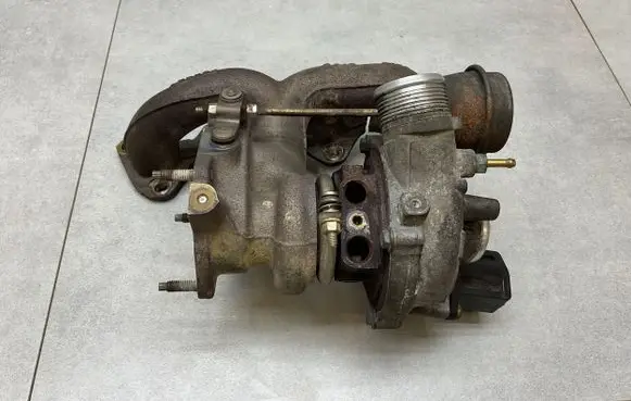 Volkswagen PASSAT B7 Turbo 03C145701S