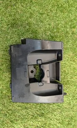 Volvo XC60 Fender mounting bracket 32216698 AEF31
