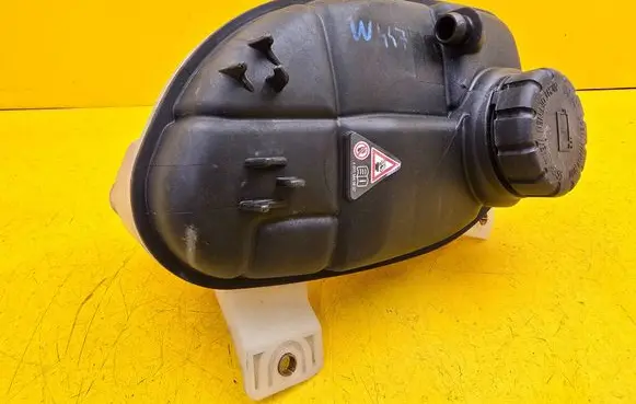 Mercedes-Benz Vito Viano W447 Coolant expansion tank/reservoir A4475000049