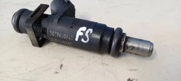 Audi A4 S4 B6 8E 8H Fuel injector 06B133551T