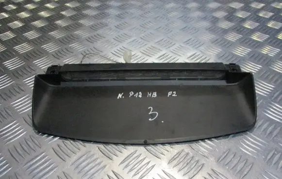 Nissan Primera Third/center stoplight