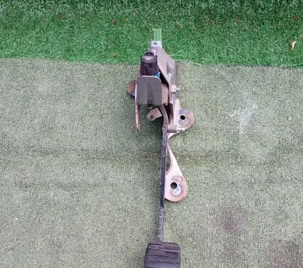 Renault Captur Clutch pedal 01121630