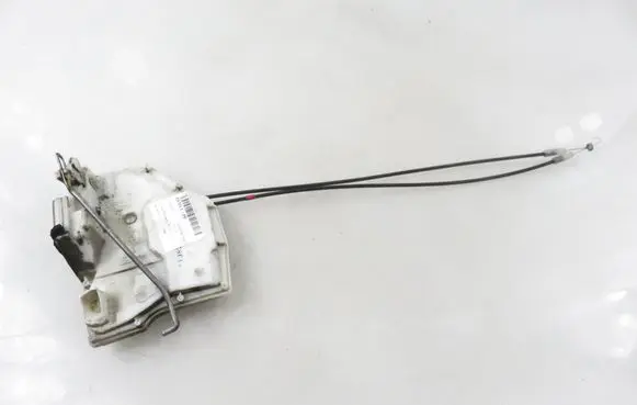 Suzuki Swift I Front door lock 