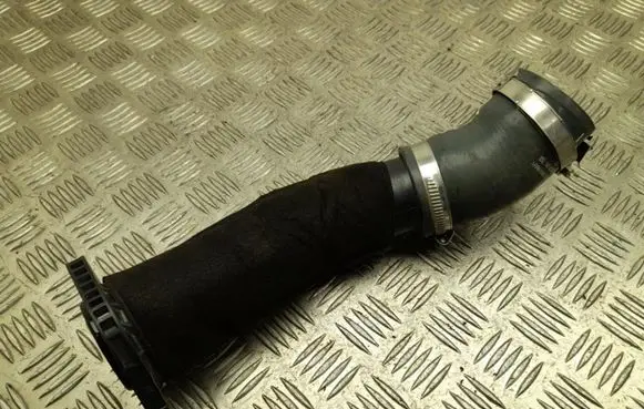Volkswagen Caddy Air intake hose/pipe 05L145762D