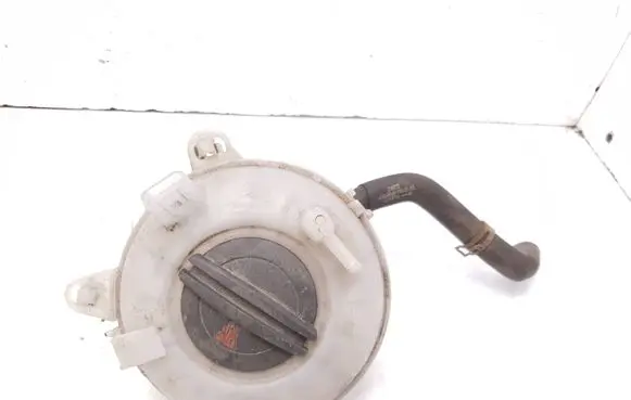 Audi A3 S3 8V Coolant expansion tank/reservoir 5Q0121407F 5Q0122109H