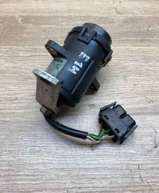 BMW 5 E34 Throttle position sensor 2242250 0132009315 058