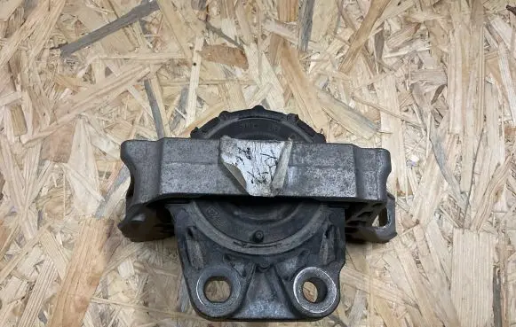 Ford C-MAX II Engine mount bracket 8M516F012SB