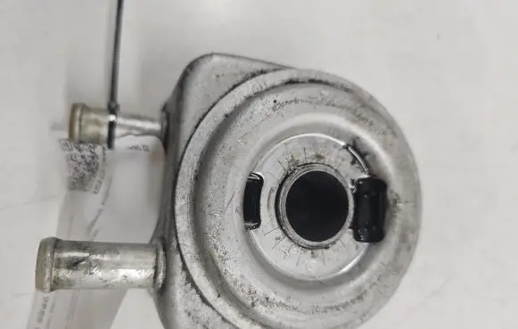Oil filter mounting bracket