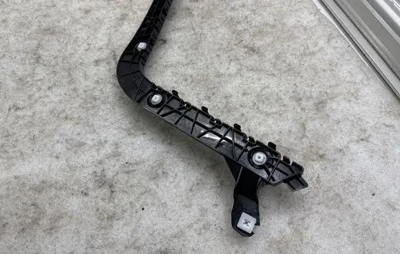 Tesla Model Y Juniper Rear bumper mounting bracket 193258500E