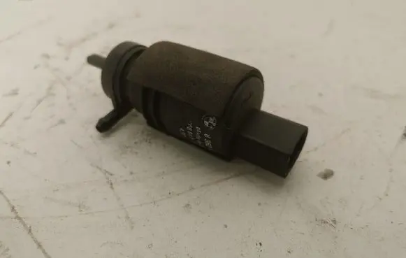 BMW 3 E46 Windscreen/windshield washer pump 8362154