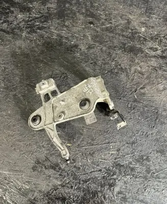 Mercedes-Benz E W212 Air filter cleaner box bracket assembly A6510900041