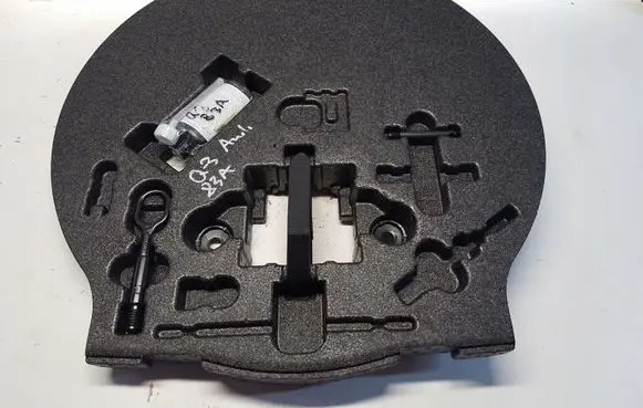 Audi Q3 F3 Tool set 83A012109L
