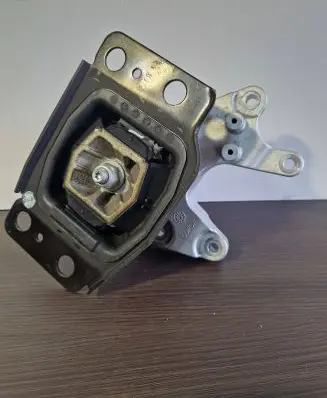 Ford Fusion II Engine mount bracket DG937M121CA