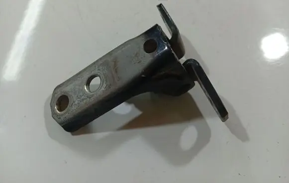 Peugeot 4007 Rear door lower hinge