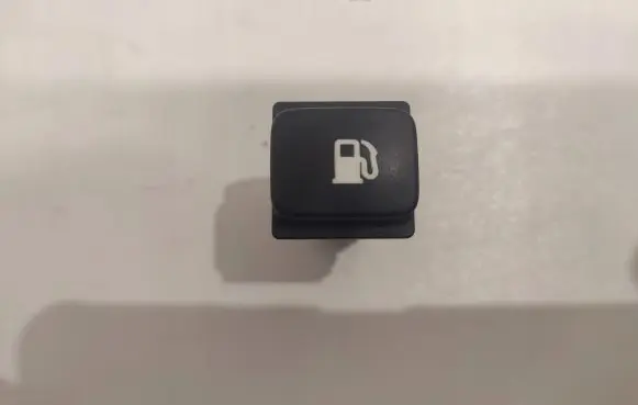 Citroen C4 I Picasso Fuel tank opening switch 