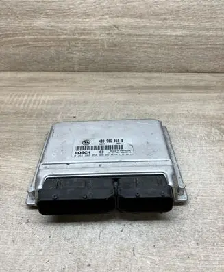 Volkswagen PASSAT B5 Engine control unit/module 4B0906018B 0261206050