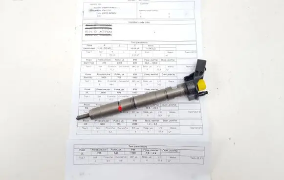 Mercedes-Benz C W204 Fuel injector 057130277AG 0445115058