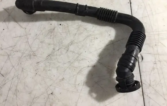Volkswagen Transporter - Caravelle T5 Breather hose/pipe 03L103493K