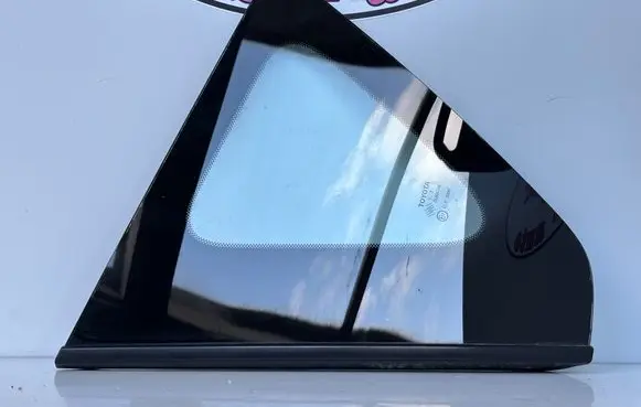 Rear vent window glass