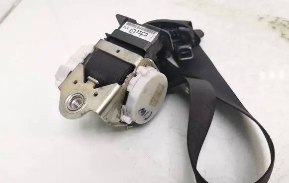 BMW 1 E81 E87 Front seatbelt 9138243 340032672 S19138243