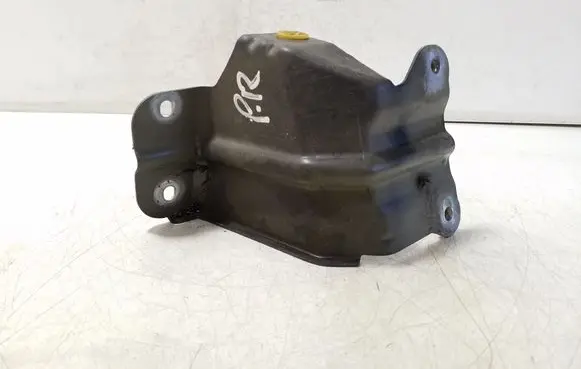 Chevrolet Captiva Fender mounting bracket