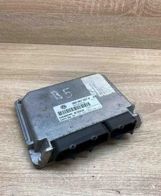 Volkswagen PASSAT B5 Engine control unit/module ECU 3B0907557D
