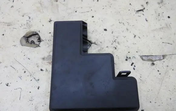Nissan X-Trail T32 Fuse box cover KRIS235789