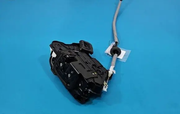 Volkswagen PASSAT B8 Front door lock 5E1837015 IMPRK1569924