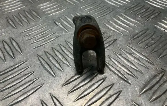 Nissan Juke I F15 Fuel Injector clamp holder 